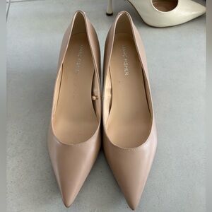 Pointed-Toe Leather Pumps 7